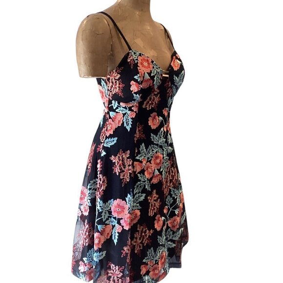 Guess Womens Sz 6 Embroidered Fit and Flare Mesh Dress 310F - Picture 5 of 11